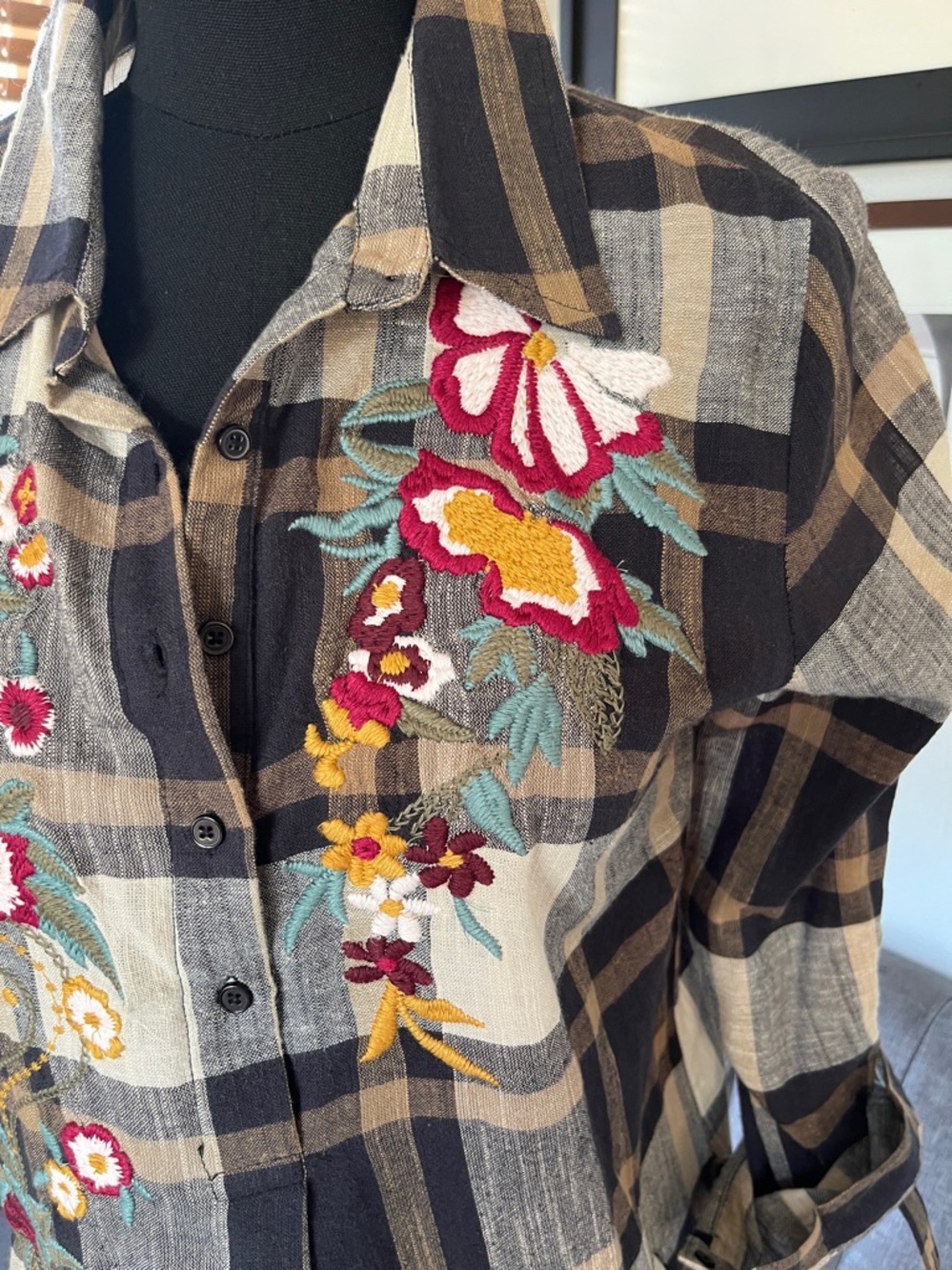 Kyla Sea Plaid Shirt with Floral Embroidery size S - Picture 2 of 6